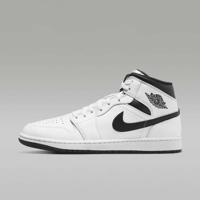 Nike Air Jordan 1 Mid Mens Shoes White / Black | 485037-YUB