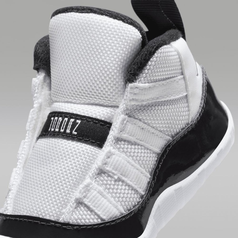 Nike Jordan 11 Kids Shoes White / Black / Metal Gold | 807516-KEP